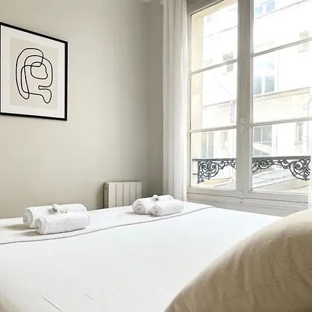 Superb Family - Le Marais *