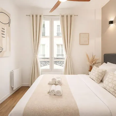 Superb Family - Le Marais