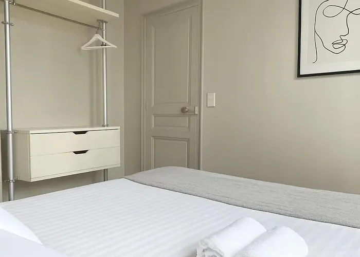 Superb Family - Le Marais *