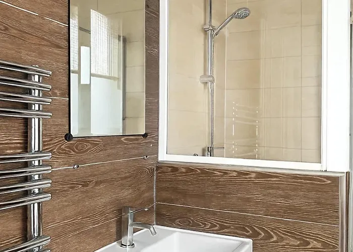 Superb Family - Le Marais